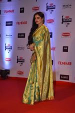 Rekha at Filmfare Awards 2016 on 15th Jan 2016
